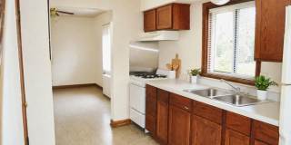 Charming 2 bedroom/1 bathroom.  Available Now, 1st MONTH FREE!! Gallery 3