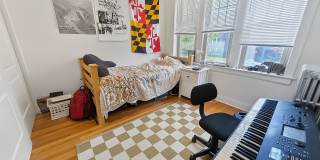 Bright and Sunny Updated 3-bed/1-bath near Loyola Gallery 13