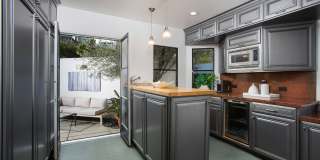 1733 Sunset Plaza Dr Gallery 36