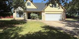 AVAILABLE NOW - BEAUTIFUL COUNTRY SIDE HOME! Gallery 1