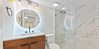 Charming 2/1 loft-style condo in the heart of Historic Downtown Charleston! Gallery 22