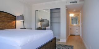 RARE Offering 2BD/2BA Furnished Condo of secured building in highly sought after Boutique Bella Capri building. Gallery 26