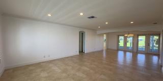 Lakefront 2BR Home in 55+ Leisureville Community Gallery 8