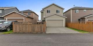 Keep Cool in this Air Conditioned Home in Gated Community! Gallery 16