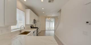 2 Story 2 Bedroom Gated Community Amazing Location Gallery 7