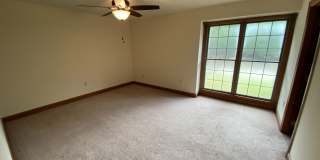 Room in 3 Bedroom Home at Grove Ave Gallery 28