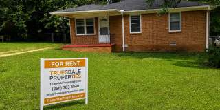 3br 1Ba and a large back yard with move in special! Gallery 1