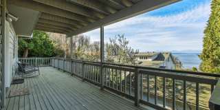 Stunning Sound & Olympic Mountain View Home in North Admiral Gallery 41