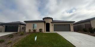 Modern 4-Bedroom Home in Northeast Bakersfield Gallery 1