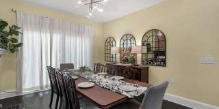 1756 Oak Street Gallery 8