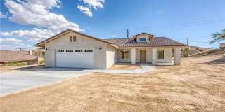Beautiful, Clean 4 bedroom with Solar!! Gallery 1