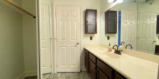 Spacious Two Bedroom featuring Ensuite Bathrooms! TWO ASSIGNED PARKING SPACES! Air Conditioning Included! Gallery 23