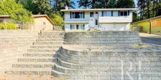 Spacious Port Orchard Split-Level with A/C, Two Living Areas & Fenced Backyard Gallery 3