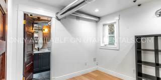 276 E Broadway St Gallery 6