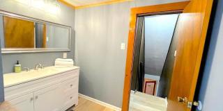 137 Oakland Street Gallery 28
