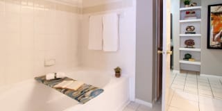 Kensington Square Gallery 29