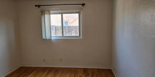 3 Bedroom 2 bathroom minutes from UNM and local shopping Gallery 7