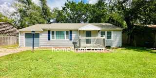 A Fantastic Ranch Home in Olathe with Wood Floors, Plenty of Space and a Fenced Yard! Gallery 1