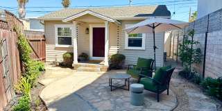 Charming Stand-Alone Cottage in University Heights (NOT FURNISHED) Gallery 1