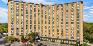 1 RENAISSANCE Place unit: 1017 Gallery 1