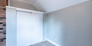 Cute Downtown 2 Bedroom House with Garage & Fenced Yard - Dogs Welcome Gallery 13