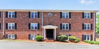 Lovely Two Bedroom Condo in Cotswold! Gallery 1