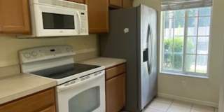 Beautiful 3 Bedroom 2.5 Bath Townhome in Lakeside Village!! Gallery 13