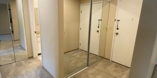 V10301-215 Gallery 1