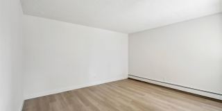 (55+) Newly Renovated 2br Condo in the Heather Gardens Community Gallery 12