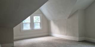 Spacious 4BR Home in Perry Hilltop Gallery 16