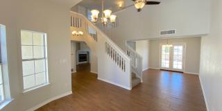 Beautiful North Hills Refrig A/C Home with Pool! Gallery 6