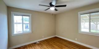 Charming 2 Bed 1 Ba House in Gladstone - Garage, Washer and Dryer, Landscaping Including! Gallery 20