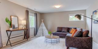 Sought after Remington 4bed 2.5bath with Lots of Yard Space! Gallery 21