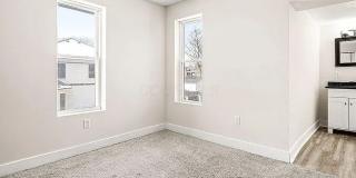 4 Bedroom Home Close to Downtown Gallery 16