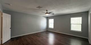Beautiful 3/2 Available for Immediate Move In! Gallery 13