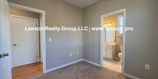 Upscale Three Bedroom in Colonial Green with Garage Upscale Three Bedroom in Colonial Green with Garage Gallery 38