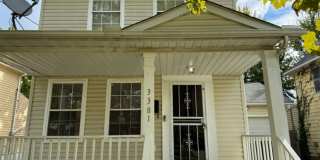 Charming 3 Bed Property at Prime Location Gallery 1