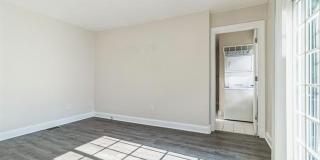 11410 Auburndale Street Gallery 21