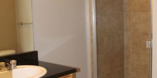 Stonegate Townhouse w/ 3 br/3 1/2 baths!! Gallery 21