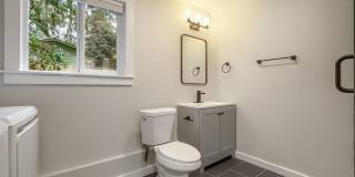 Bright & Charming 4bed/2.5bath in Desirable Edmonds Neighborhood! Gallery 17
