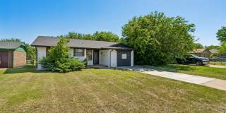 Charming 3 Bedroom Home with Spacious Backyard Gallery 3