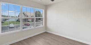 Grand Lakeside Escape: Spacious 3-Bedroom Retreat in Lakeshore Community Grand Lakeside Escape: Spacious 3-Bedroom Retreat in Lakeshore Community Gallery 30