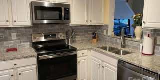 Room in 4 Bedroom Home at Meadowcreek Village Dr Gallery 3