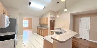 Spacious 4 Bed 3 Bath Home w FULLY FENCED YARD for Rent! Gallery 20