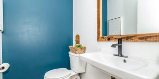 1800 LARK Lane Gallery 21