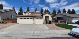 Spacious Dixon Home on a Huge Lot in Pheasant Run - 5/3 Gallery 1
