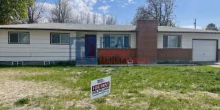 3 Bedroom 1.5 Bathroom Apartment With Garage Gallery 1