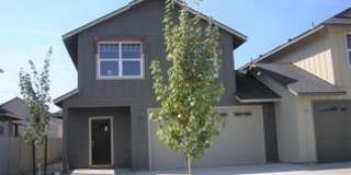 NW Townhome with Beautiful Finishes! Gallery 1