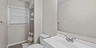 *MOVE IN READY* 3 Bed, 2 Bath Condo, Close to Uptown!!! Gallery 15