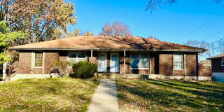 {1809} Spacious Duplex in Great Blue Springs Location + Finished Basement + 1 Car Garage Gallery 1